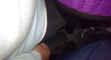 Mršavi Djevojka Fucks Čovjeka veliki dlakaveporno kurac i ejakulira mu na lice