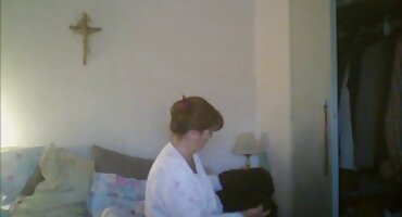 Crnac ima dvije kurve u porno dlakava međurasnom seksu u troje i čini ga posipati